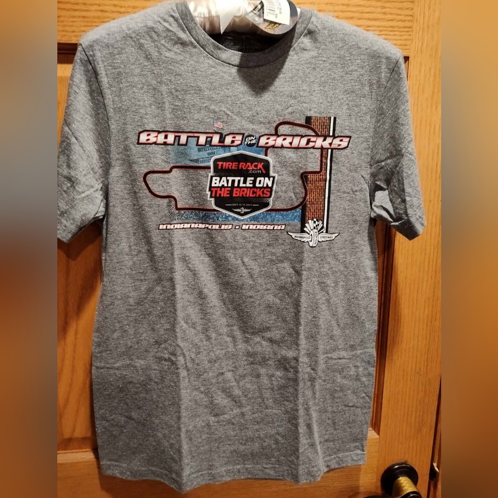 NWT Mens Indianapolis Motor Speedway Gray Battle on the Bricks T-Shirt, Small